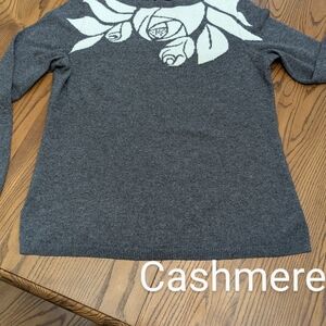 - - Talbots Pure Cashmere Gray Sweater with A White Floral Roses Design. S…